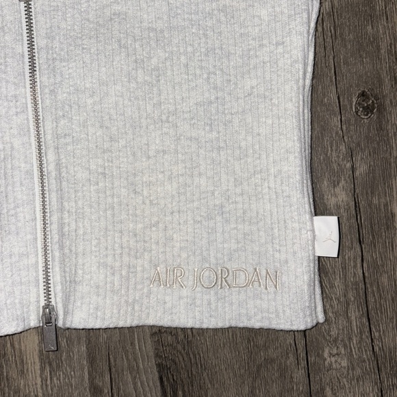 Air Jordan
Women's Full-Zip Knit Top small - NWOT 
Rare Top - Picture 10 of 12